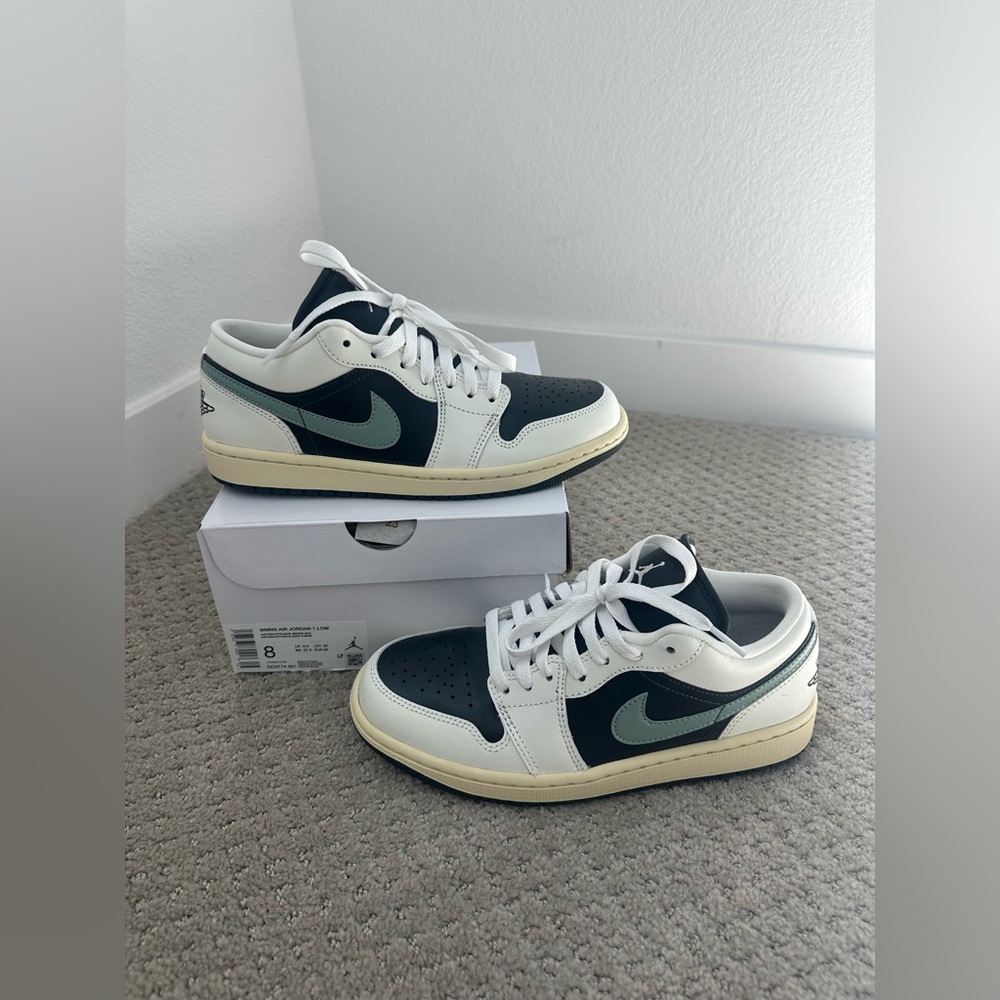 NEW Nike Air Jordan 1 Low Jade Smoke Size 8 - Picture 6 of 8